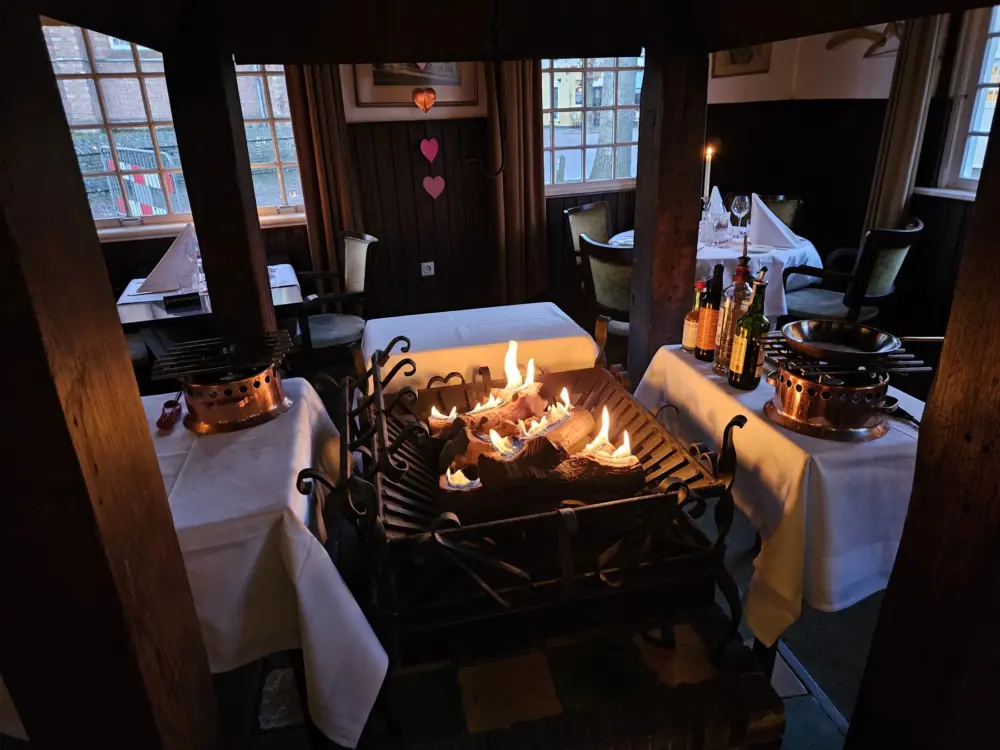 Café-Restaurant Het Huis Met De Pilaren in Bergen