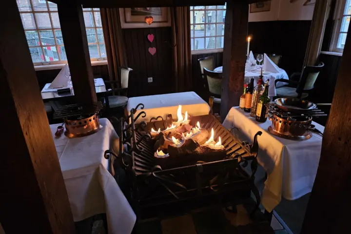 Café-Restaurant Het Huis Met De Pilaren in Bergen