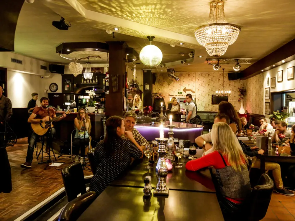 Restaurant De Heerlijkheid Grandcafé & Restaurant in Valkenswaard