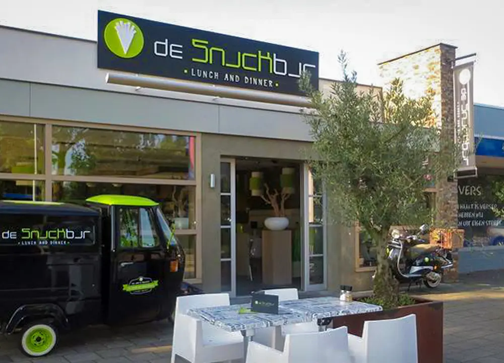 De Snackbar lunch and dinner in Deurne