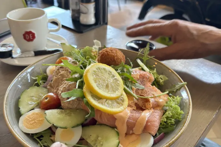 Restaurant De Snackbar lunch and dinner in Deurne