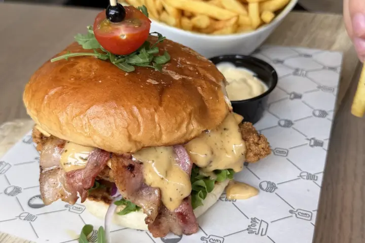 Restaurant De Snackbar lunch and dinner in Deurne