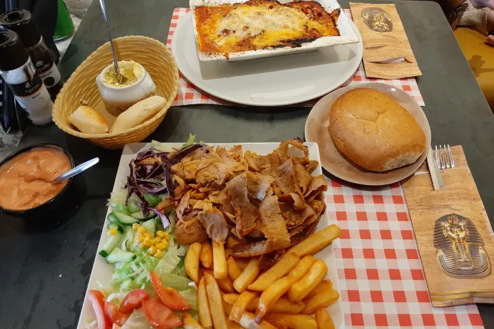 Restaurant Nazareth Shoarma & Grill in Heerhugowaard