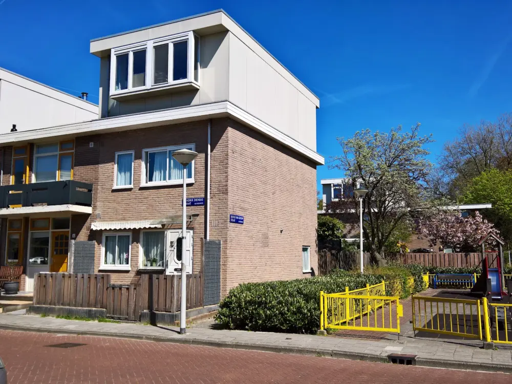 Bed and Breakfast Amsterdam Holy Dove and baggage storage E 5 per bag per day in Amsterdam