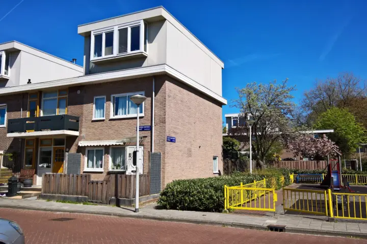 Bed and Breakfast Amsterdam Holy Dove and baggage storage E 5 per bag per day in Amsterdam