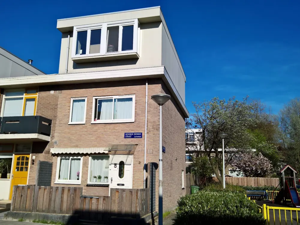 Bed and Breakfast Amsterdam Holy Dove and baggage storage E 5 per bag per day in Amsterdam