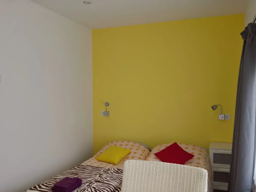 Bed and Breakfast Amsterdam Holy Dove and baggage storage E 5 per bag per day in Amsterdam