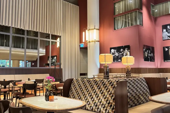 Café Restaurant Dauphine in Amsterdam