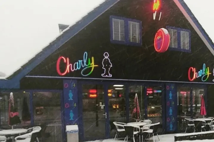 Restaurant Cafetaria Charly Zwolseweg in Apeldoorn
