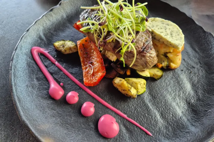 Restaurant De Gouden Snor eten & drinken in Rotterdam