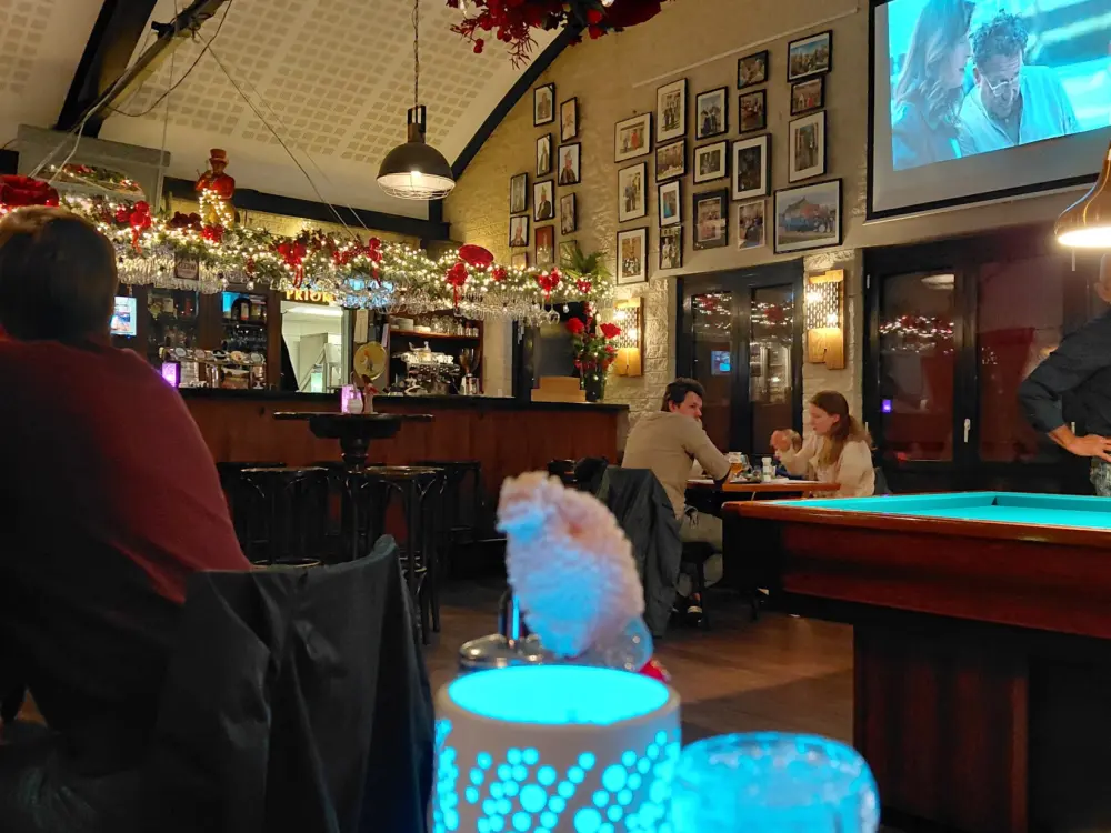 Restaurant De Holle Eik; Zalencentrum, Eetcafé in Valkenburg
