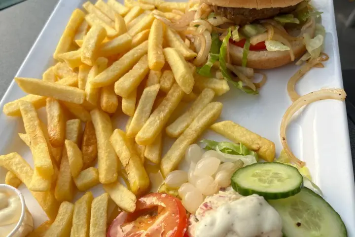 Eetcafé Restaurant plaza orden in Apeldoorn
