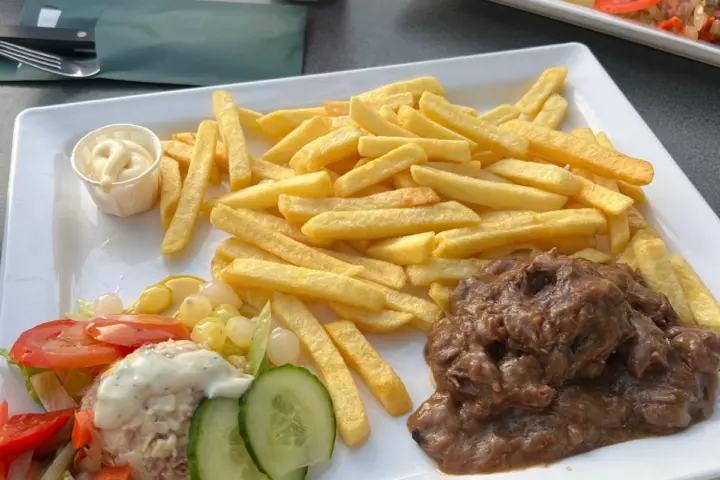 Eetcafé Restaurant plaza orden in Apeldoorn
