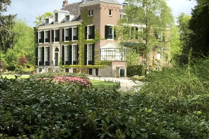 Bed & Breakfast Erfgoedlogies “Sperwershof” in 's-Graveland