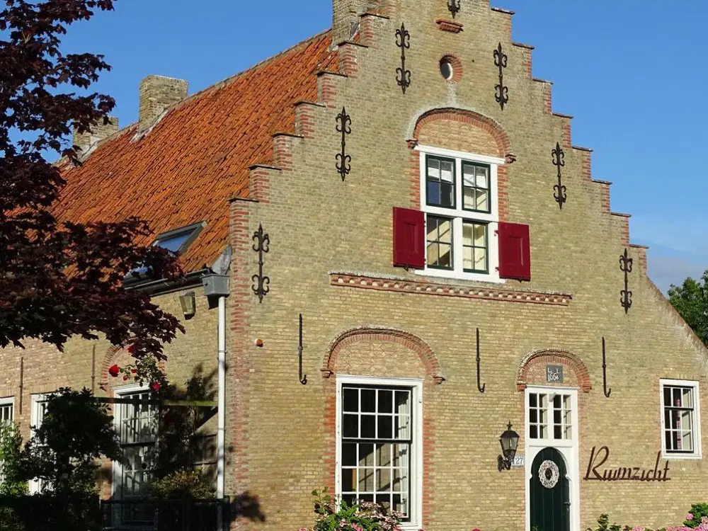 Hoeve Ruimzicht B&B - Theetuin - Imkerij in Renesse
