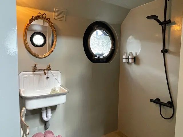 Bed & Breakfast Houseboat Tante Piet 2 rooms, 2 baths in Amsterdam