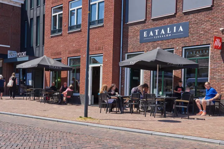 Restaurant IJssalon Eatalia Sneek in Sneek