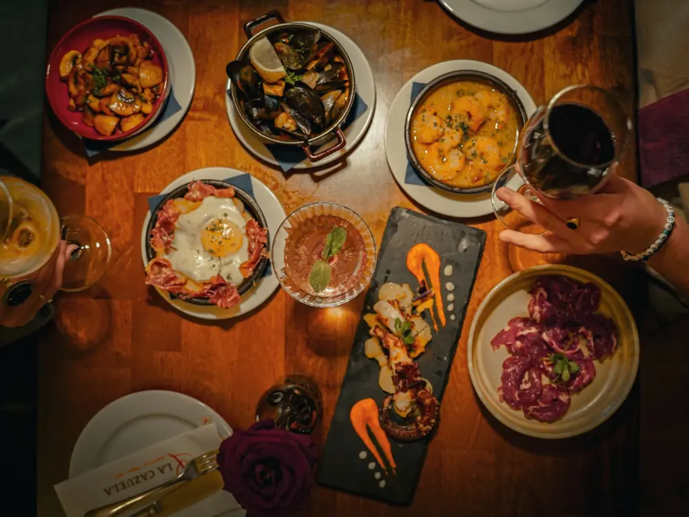 Restaurant LA CAZUELA | Aperitivo • Tapas • Bar in Rotterdam