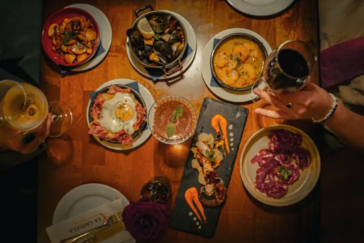 Restaurant LA CAZUELA | Aperitivo • Tapas • Bar in Rotterdam
