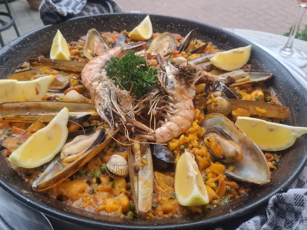 Restaurant LA CAZUELA | Aperitivo • Tapas • Bar in Rotterdam