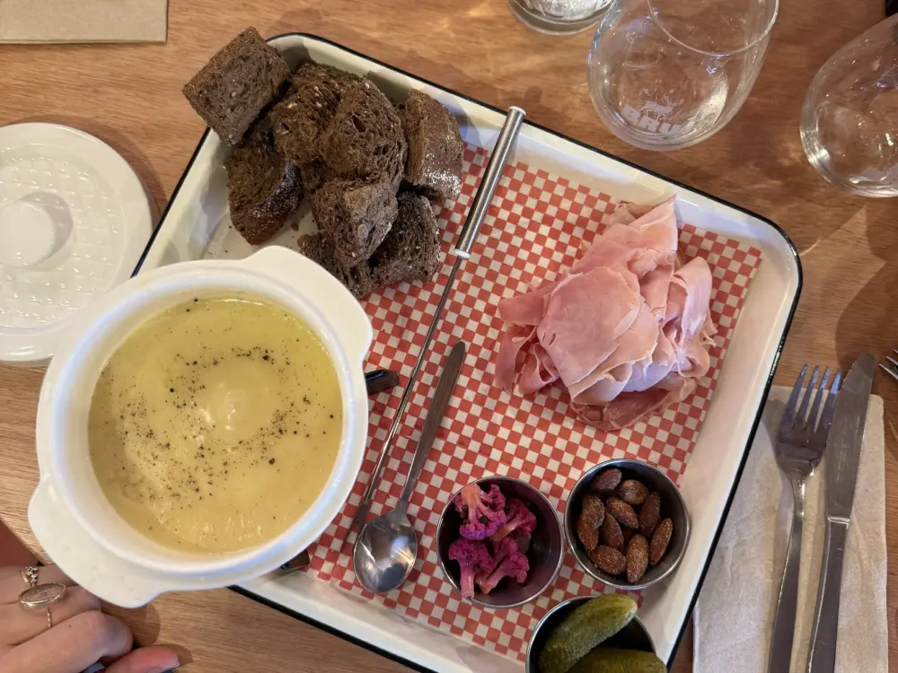Les Tchéroux - Cantine Flottante in Wezet