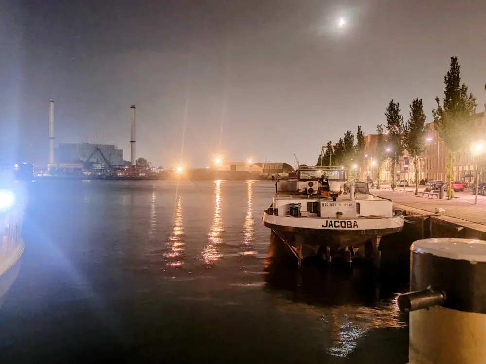 Hotel Maashaven Drijvend Steiger in Rotterdam