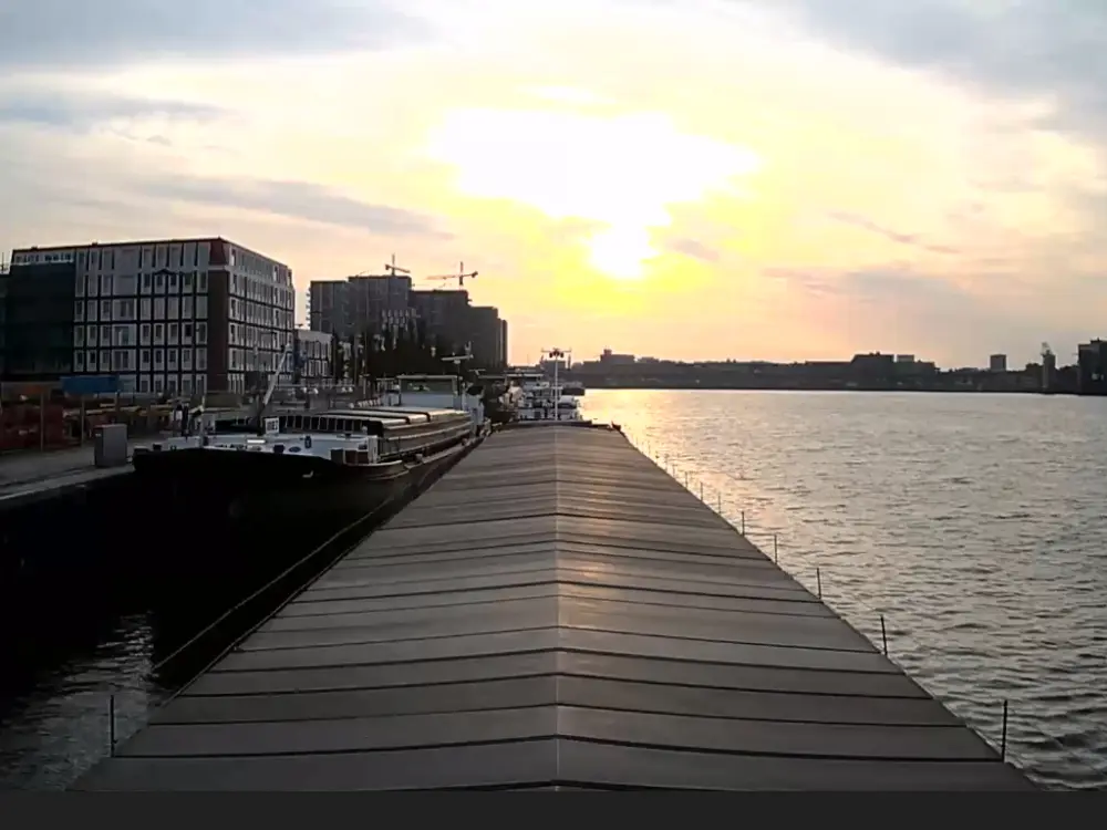 Hotel Maashaven Drijvend Steiger in Rotterdam