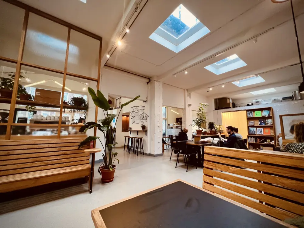 Restaurant Man Met Bril Koffie in Rotterdam