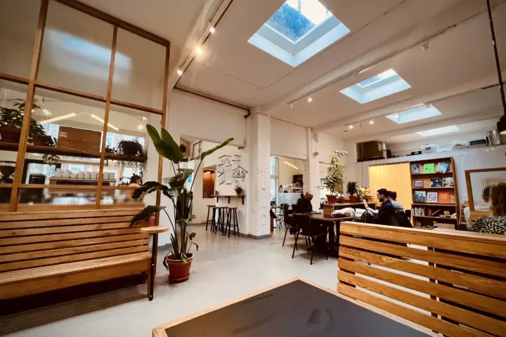 Restaurant Man Met Bril Koffie in Rotterdam