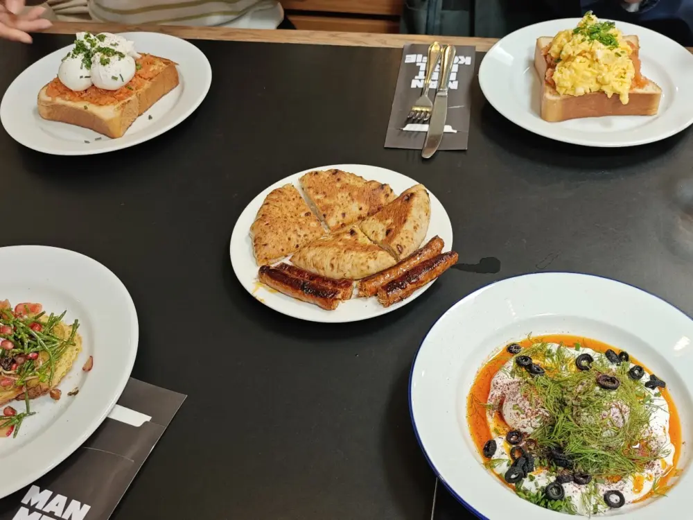 Restaurant Man Met Bril Koffie in Rotterdam