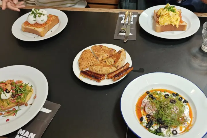Restaurant Man Met Bril Koffie in Rotterdam