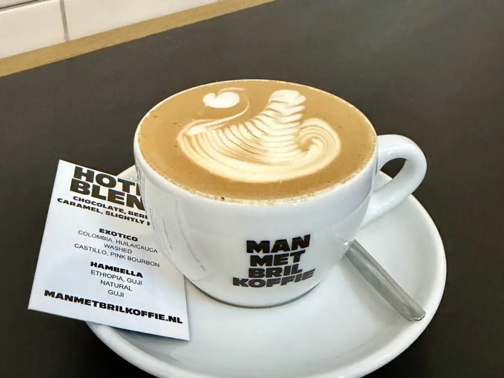 Restaurant Man Met Bril Koffie in Rotterdam