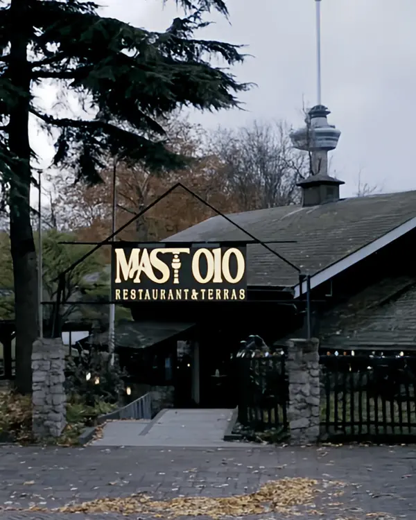 Mast010 Restaurant & Terras in Rotterdam