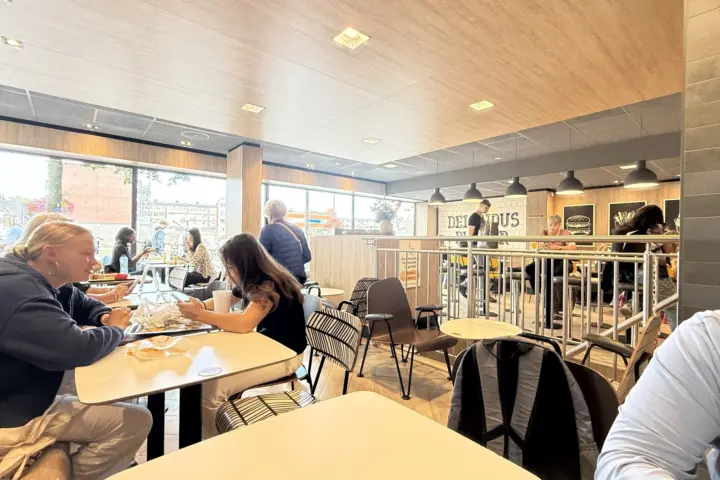 McDonald's Apeldoorn Centrum in Apeldoorn