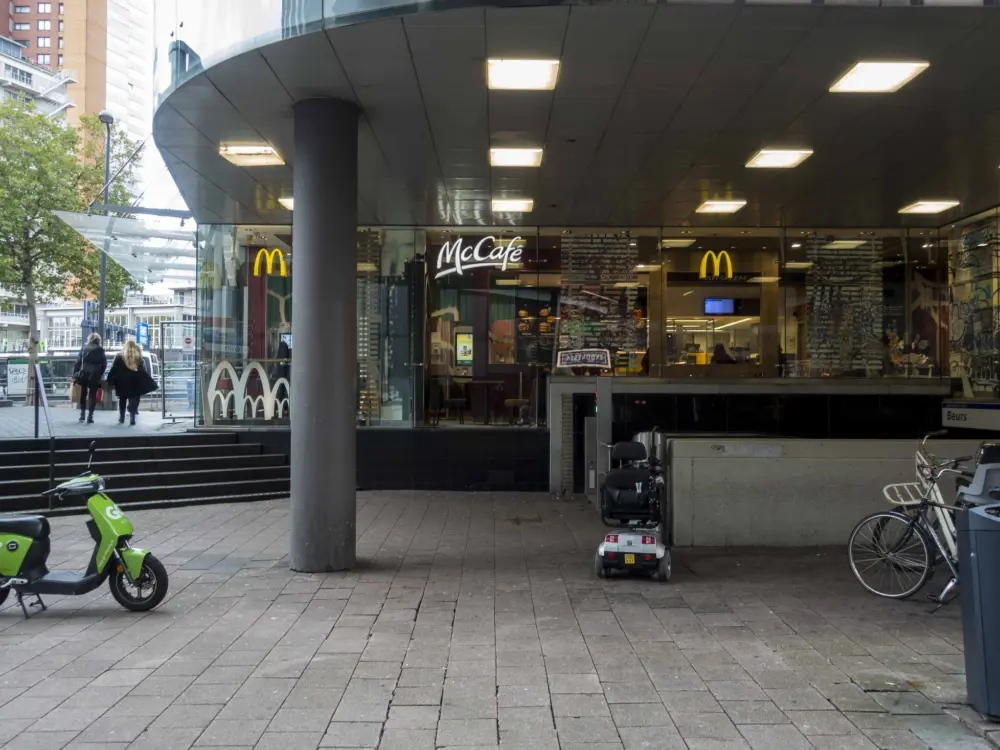 McDonald's Rotterdam Coolsingel 207 (Beurs) in Rotterdam