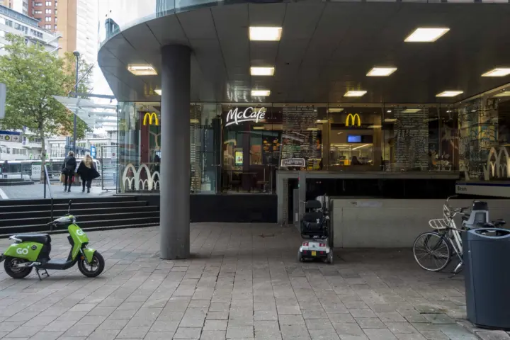 McDonald's Rotterdam Coolsingel 207 (Beurs) in Rotterdam