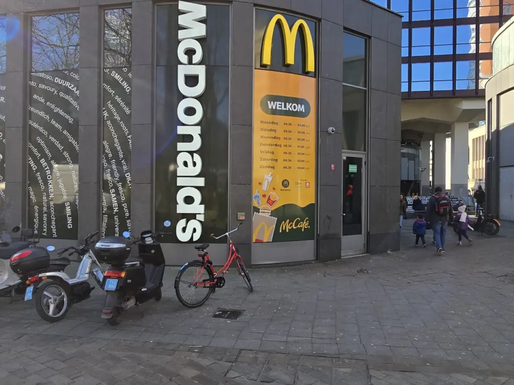 McDonald's Rotterdam Coolsingel 207 (Beurs) in Rotterdam