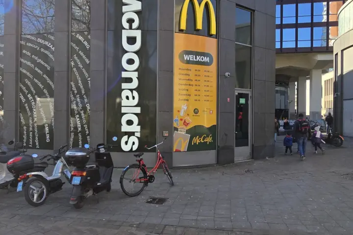 McDonald's Rotterdam Coolsingel 207 (Beurs) in Rotterdam
