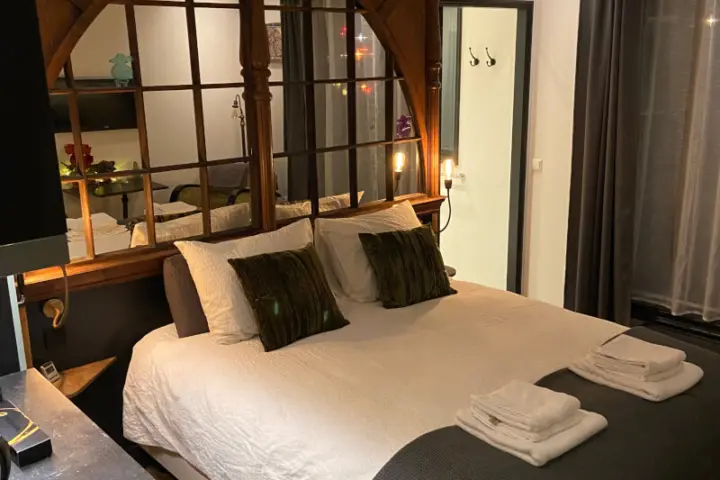 Morpheus Bed & Breakfast Houseboat in Amsterdam