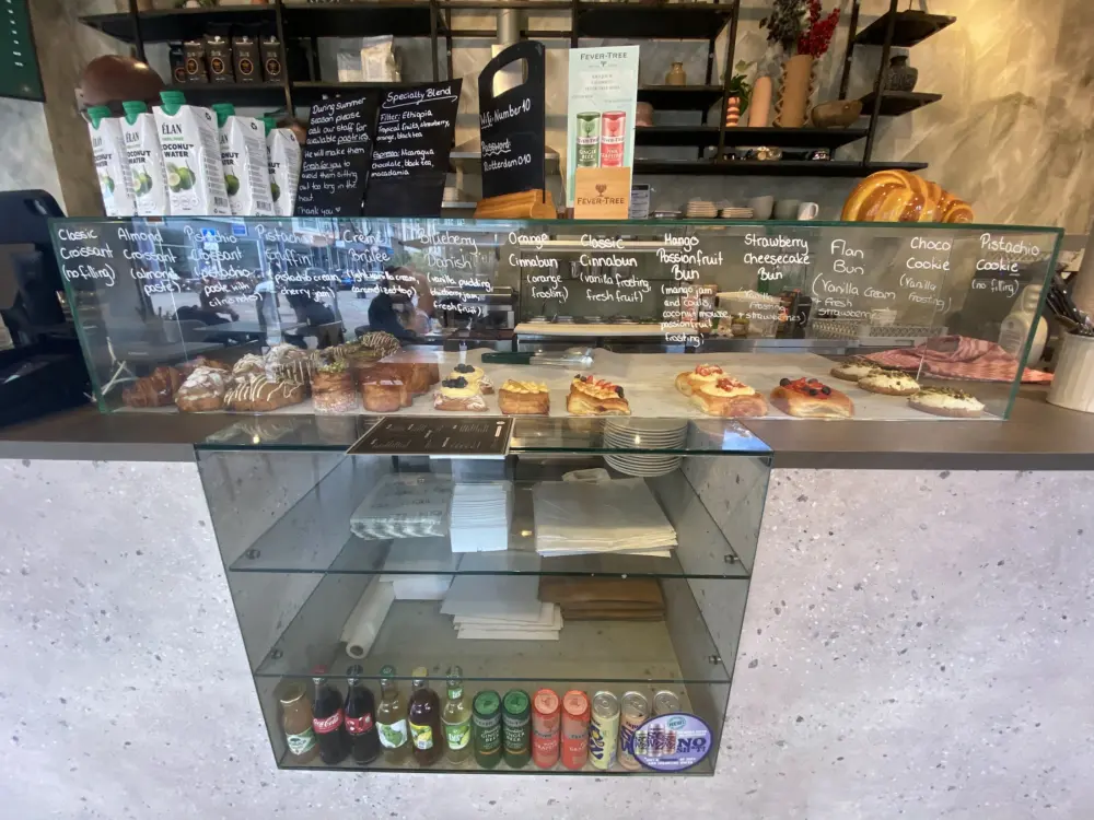 Restaurant Number Ten Cafe & Bakery Rotterdam in Rotterdam