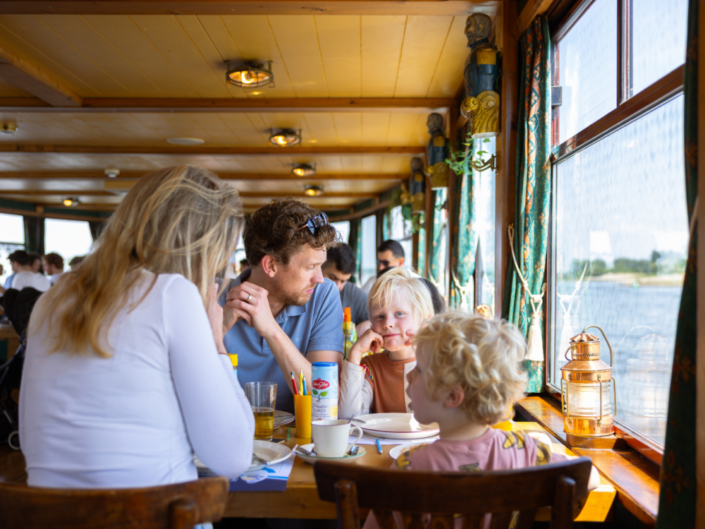 Restaurant Pannenkoekenboot Amsterdam in Amsterdam