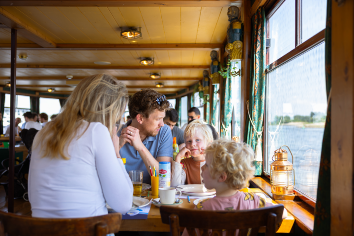 Restaurant Pannenkoekenboot Amsterdam in Amsterdam