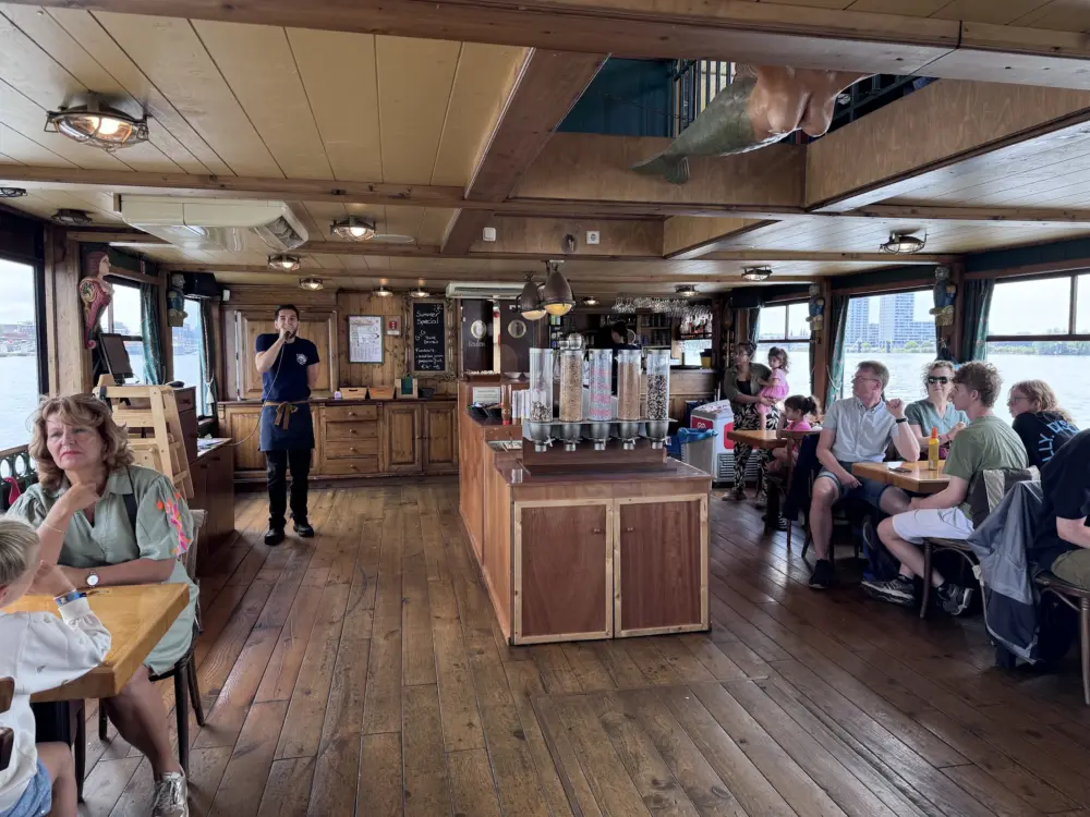 Restaurant Pannenkoekenboot Amsterdam in Amsterdam