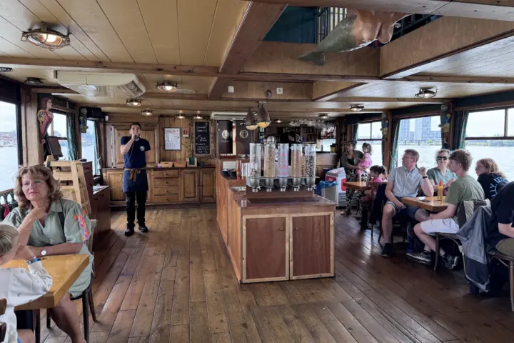 Restaurant Pannenkoekenboot Amsterdam in Amsterdam