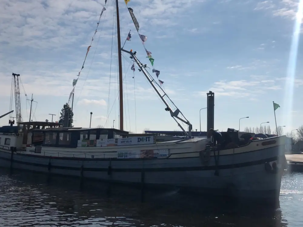 Accommodatie Partyschip Helena in Sneek