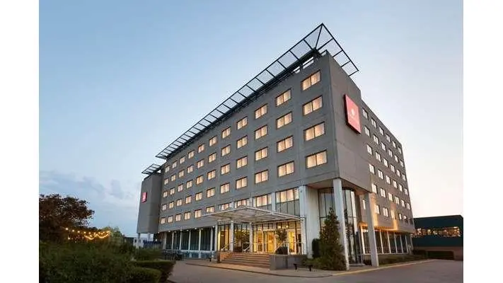 Hotel Ramada by Wyndham Amsterdam Airport Schiphol in Badhoevedorp