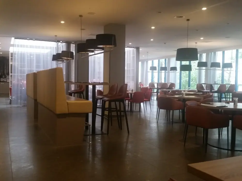 Hotel Ramada by Wyndham Amsterdam Airport Schiphol in Badhoevedorp