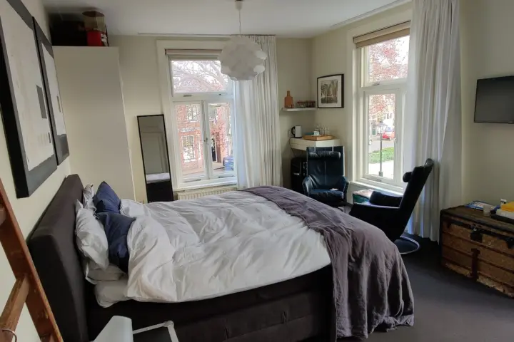 Bed & Breakfast ROOM One-Twenty-One in Naarden