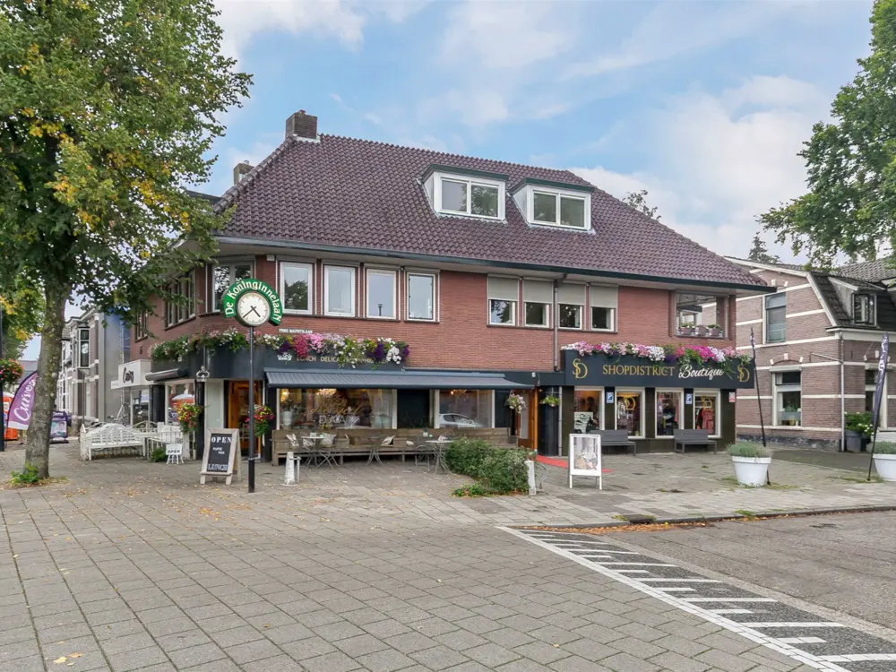 Royal Daan, Koninginnelaan. in Apeldoorn