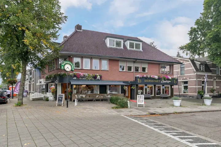 Royal Daan, Koninginnelaan. in Apeldoorn